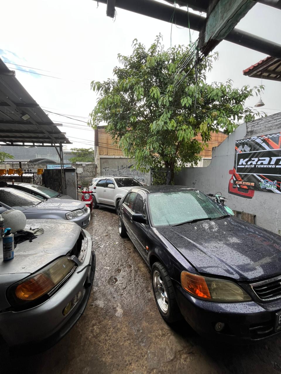 Suasana bengkel KRANJI AUTO TUNNING